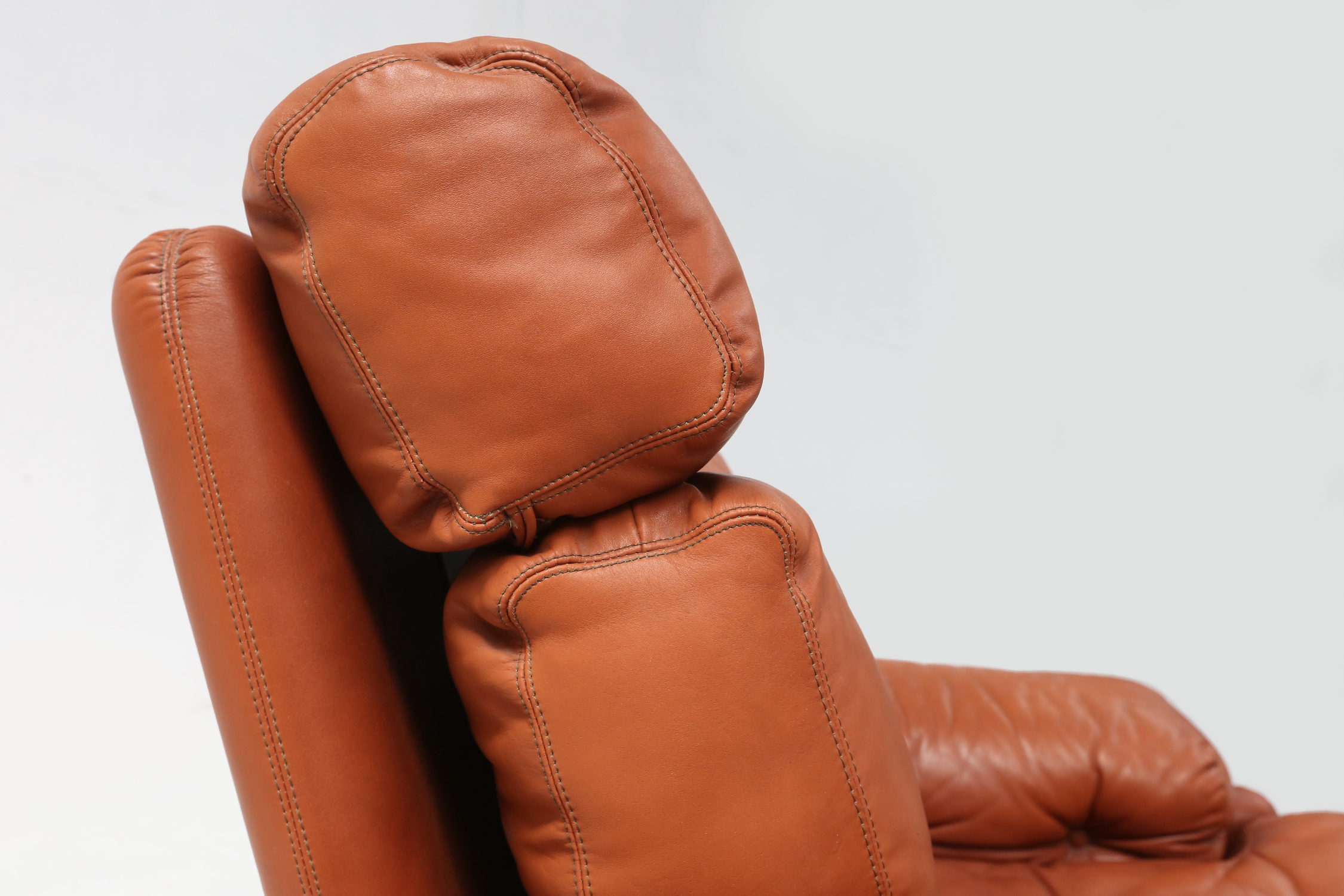 Brown leather armchair Coronado by Tobia Scarpa for B&B Italia, Italy ca. 1960thumbnail